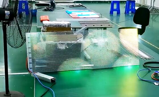 联曼光电LED贴膜屏面板展示效果