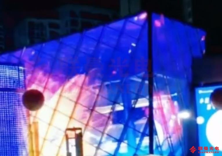 江西玻璃幕墙商场LED贴膜屏案例应用